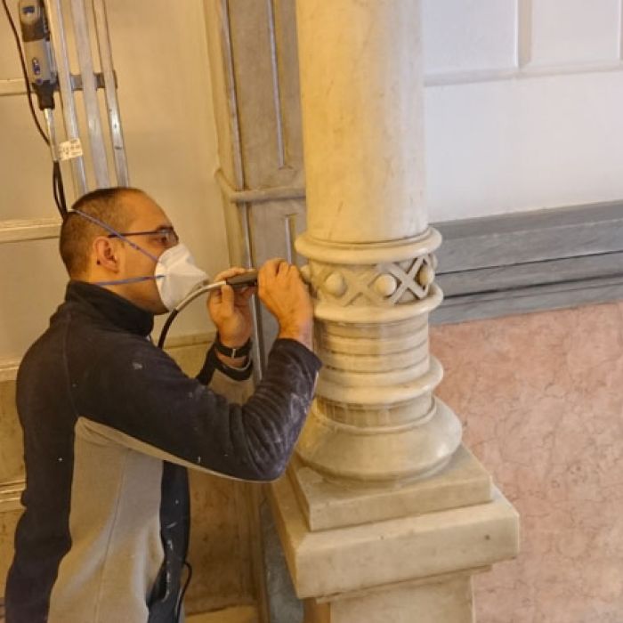 Limpieza de columna de Mármol (Proceso)